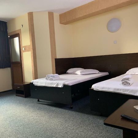 Hotel Monte Carlo Piteszti Zewnętrze zdjęcie