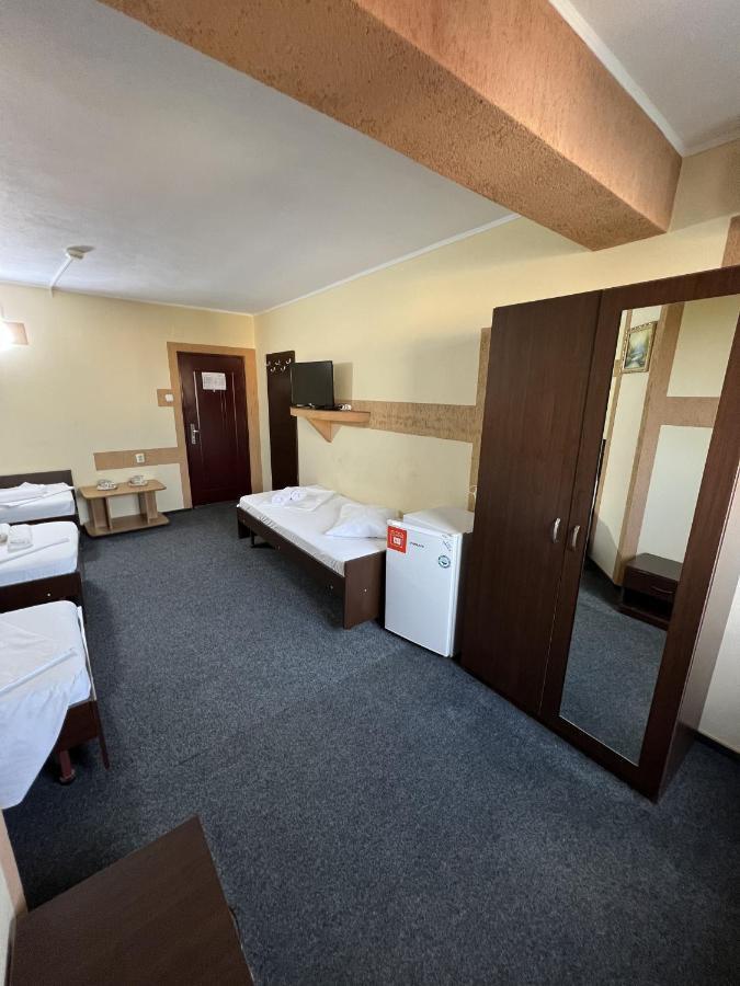 Hotel Monte Carlo Piteszti Zewnętrze zdjęcie