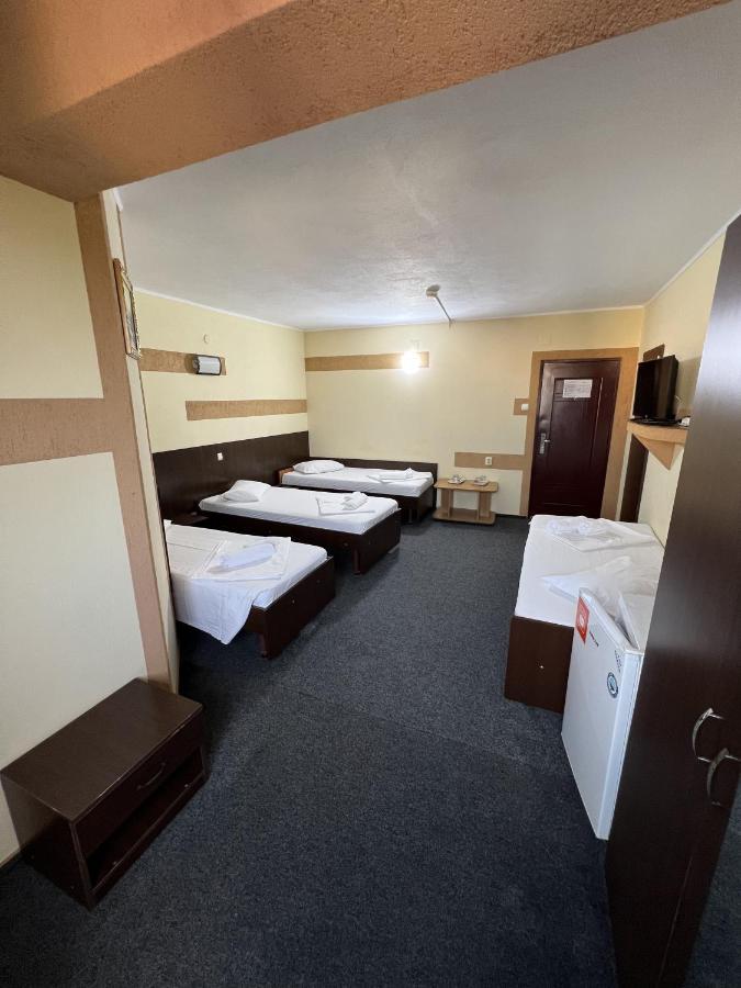 Hotel Monte Carlo Piteszti Zewnętrze zdjęcie