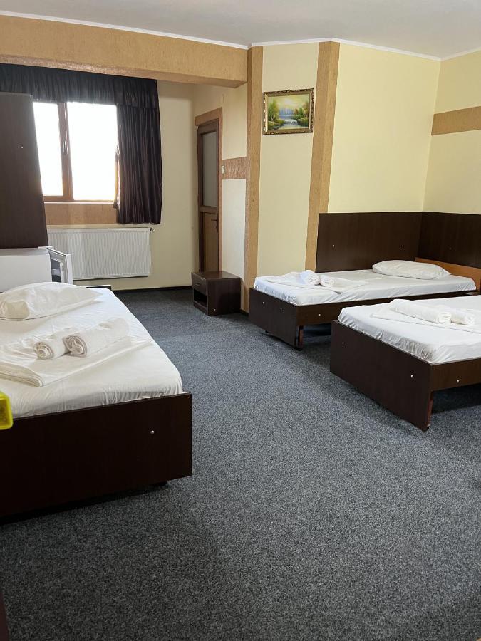 Hotel Monte Carlo Piteszti Zewnętrze zdjęcie