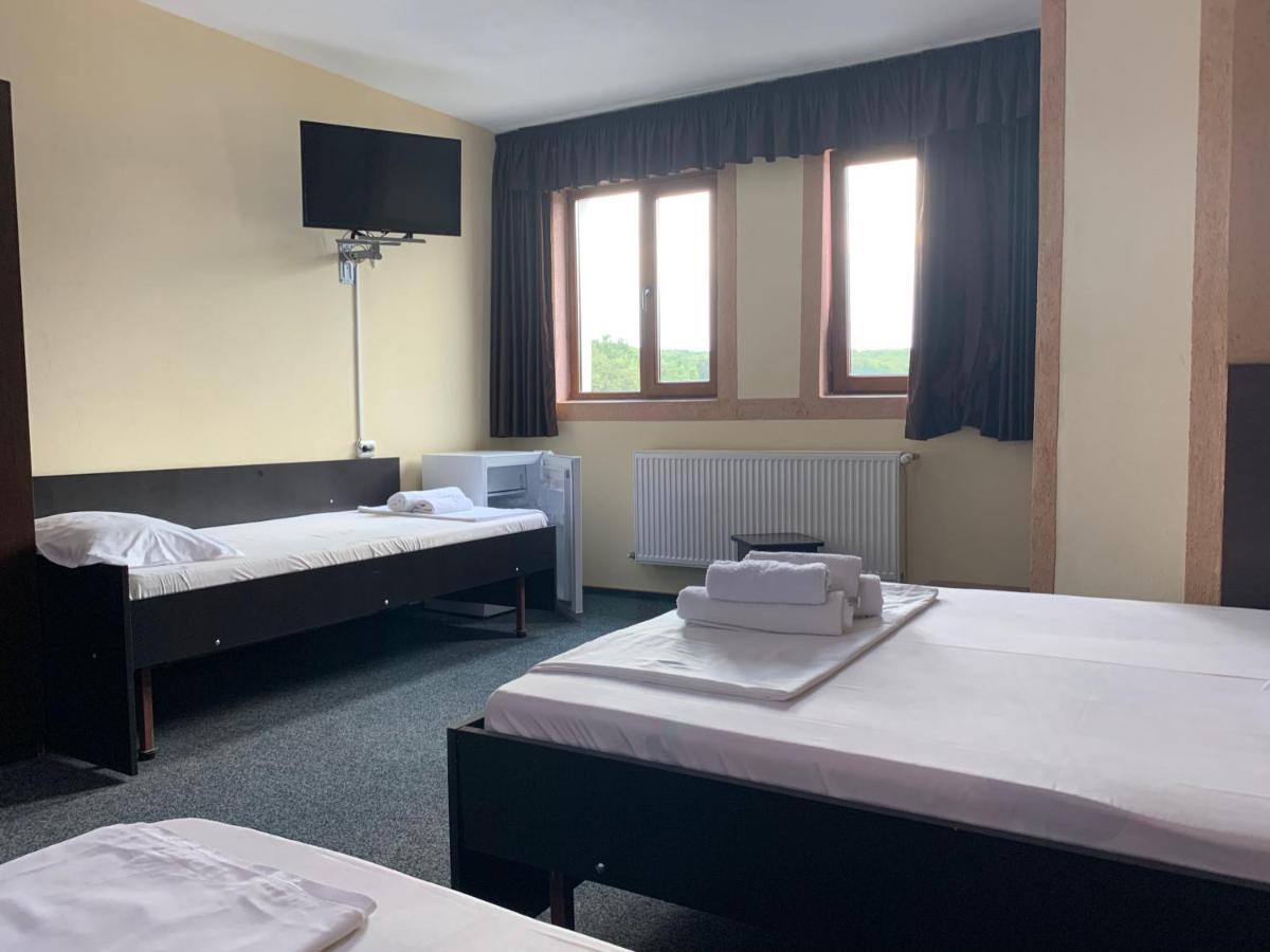 Hotel Monte Carlo Piteszti Zewnętrze zdjęcie
